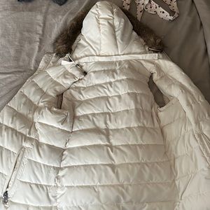 NEVER WORN Banana Republic White Puffer Vest